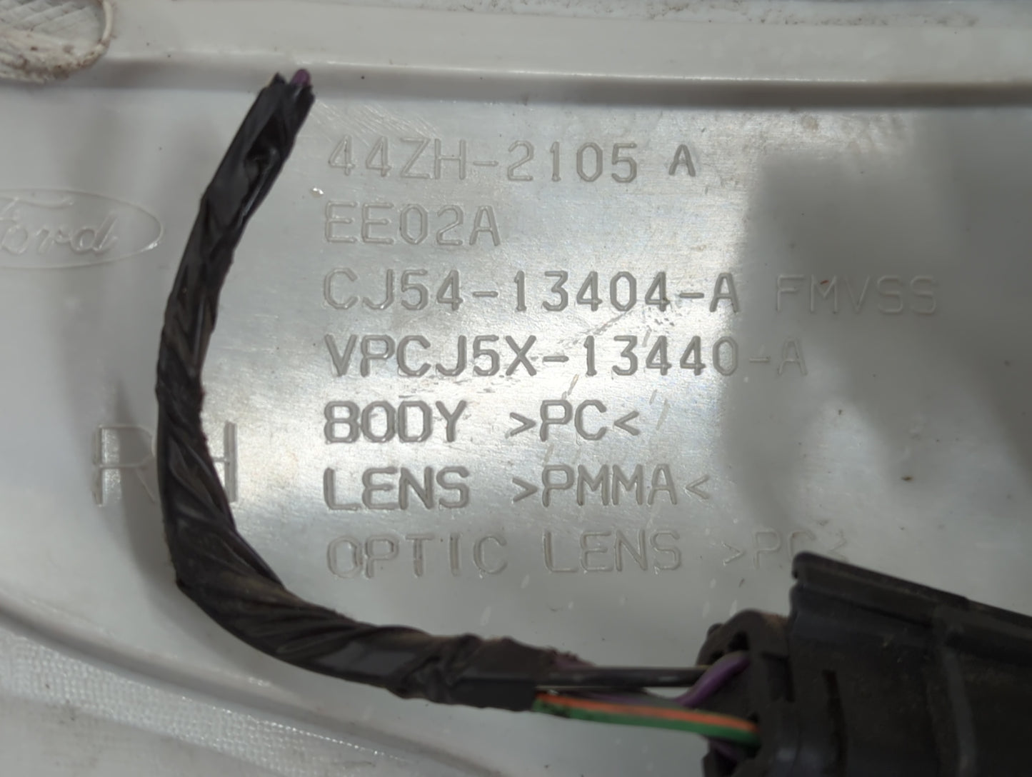 2013-2016 Ford Escape Tail Light Assembly Passenger Right OEM P/N:VPCJ5X-13440-A CJ54-13404-A Fits Fits 2013 2014 2015 2016