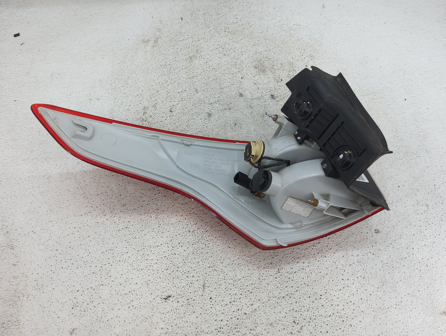 2013-2016 Ford Escape Tail Light Assembly Passenger Right OEM P/N:44ZH-2105-A Fits Fits 2013 2014 2015 2016 OEM Used Auto Pa