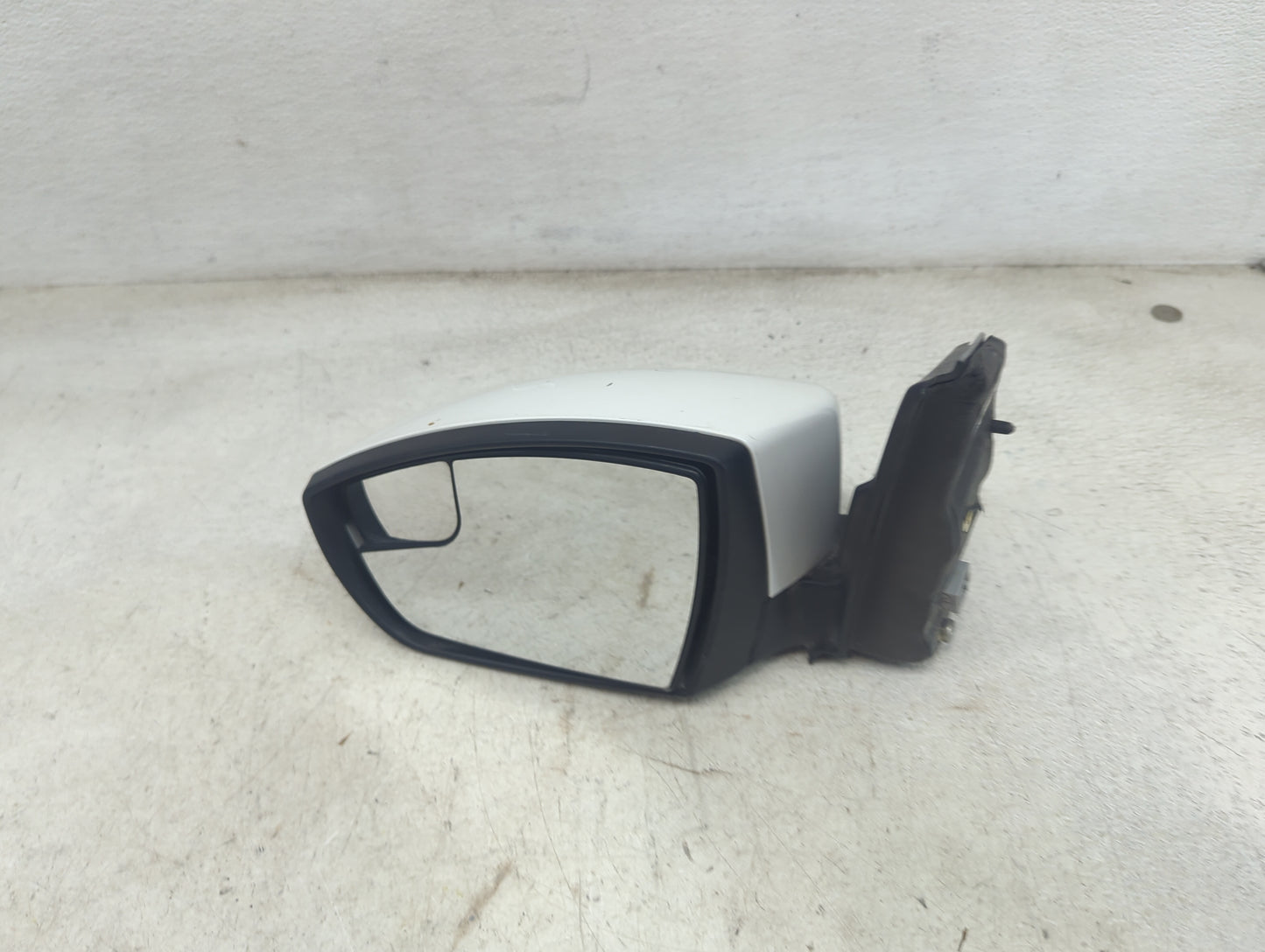 2013-2016 Ford Escape Driver Side View Mirror - Left Door Mirror OEM Used - Oemusedautoparts1.com