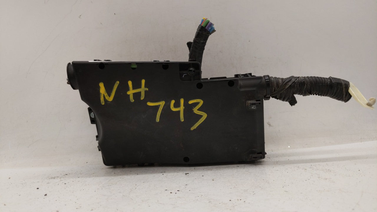 2013-2016 Ford Escape Fusebox Fuse Box Panel Relay Module P/N:AV6T-14A142-AB AV6T-14A067-AD Fits Fits 2013 2014 2015 2016 OE