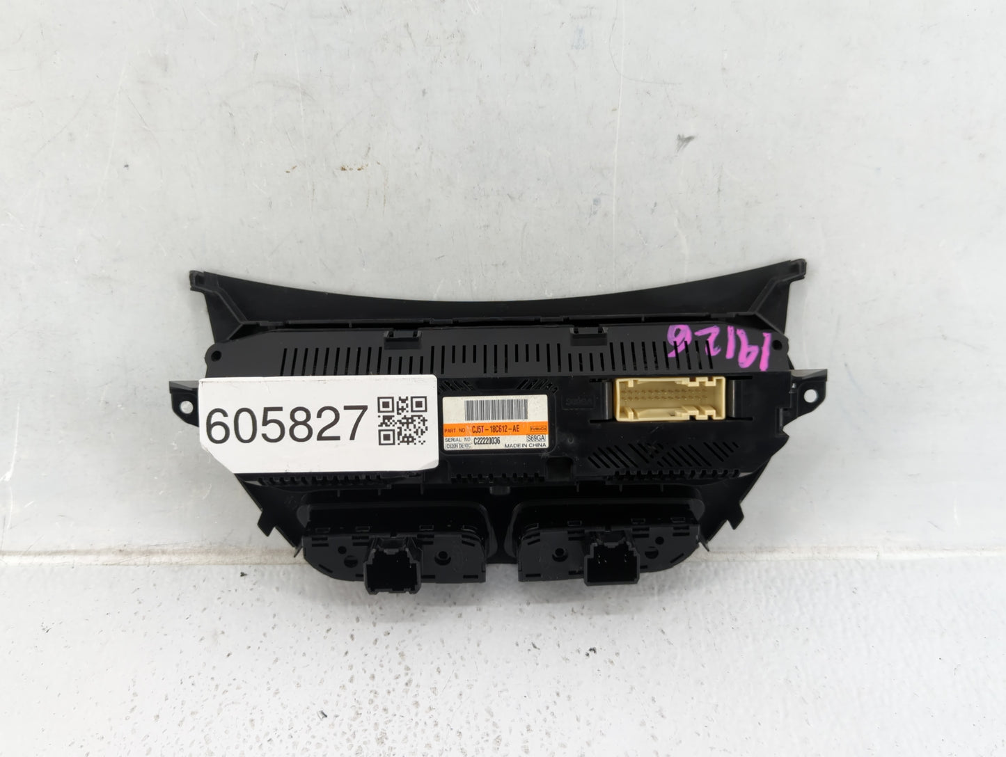 2013 Ford Escape Climate Control Module Temperature AC/Heater Replacement P/N:CJ5T-18C612-AE Fits OEM Used Auto Parts - Oemu