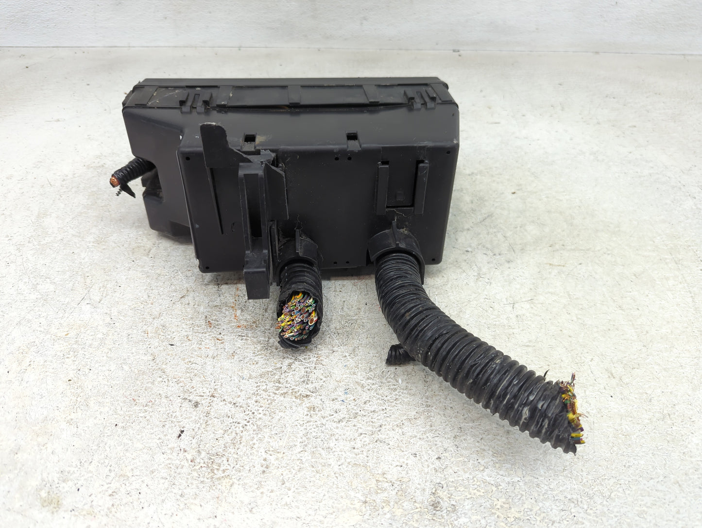 2013 Ford Explorer Fusebox Fuse Box Panel Relay Module P/N:BT4T-14A003-AA Fits OEM Used Auto Parts - Oemusedautoparts1.com