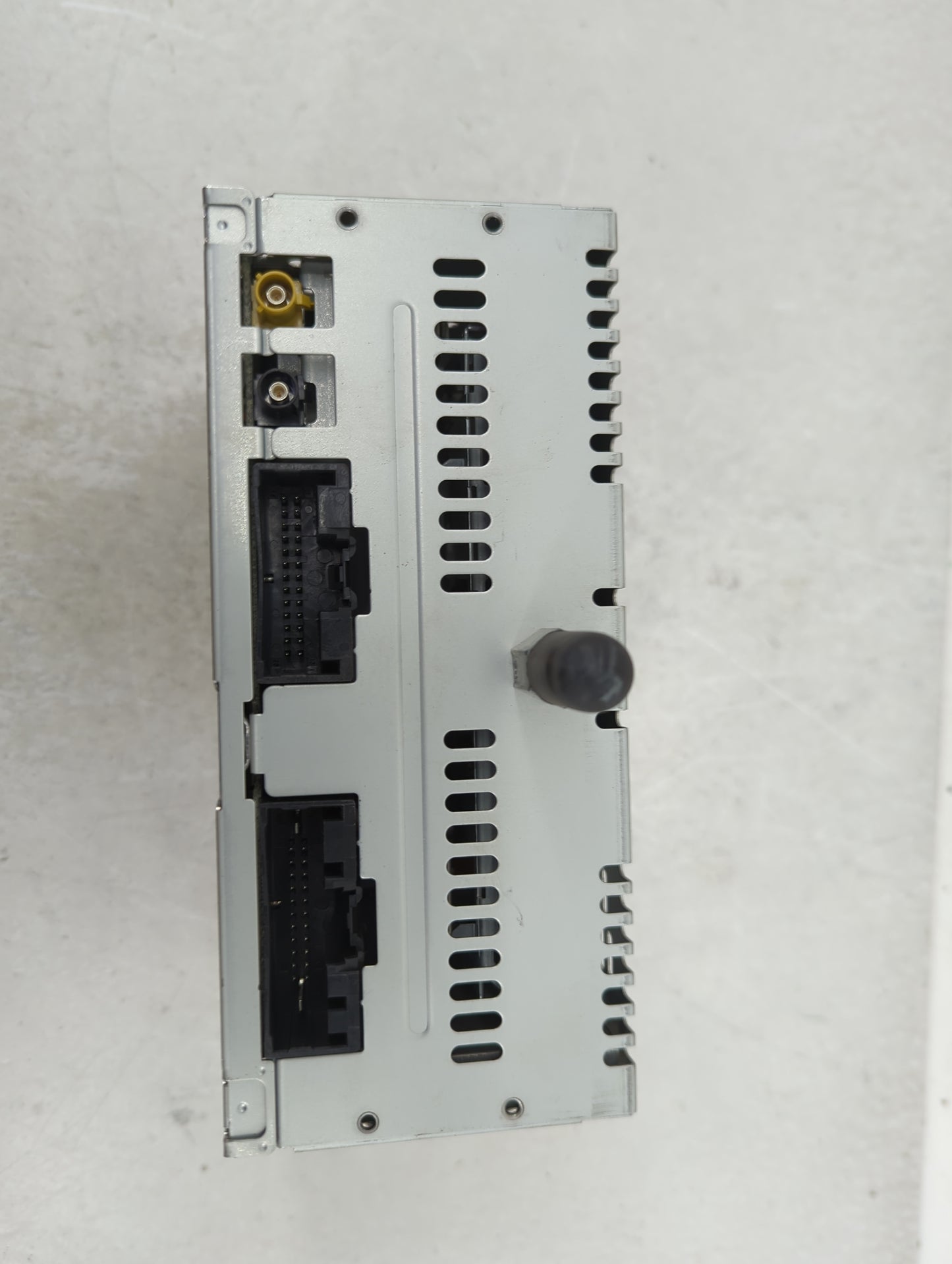 2013 Ford Explorer Radio AM FM Cd Player Receiver Replacement P/N:DB5T-19C107-GC Fits OEM Used Auto Parts - Oemusedautoparts