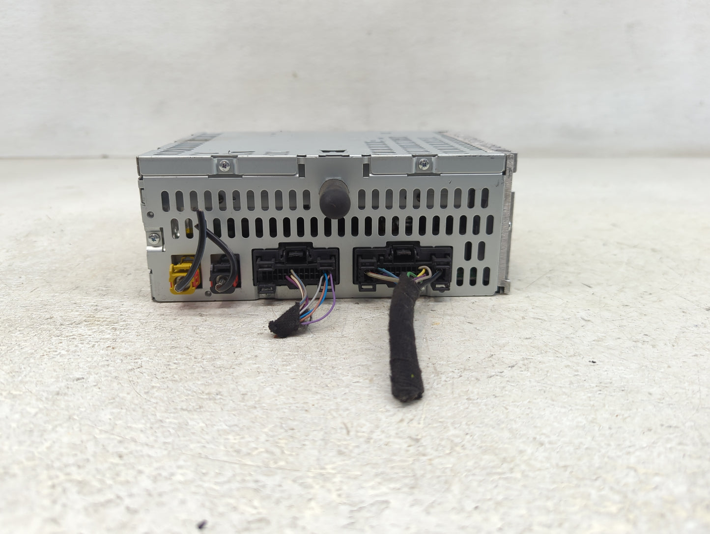 2013 Ford Explorer Radio AM FM Cd Player Receiver Replacement P/N:DB5T-19C107-CC Fits OEM Used Auto Parts - Oemusedautoparts