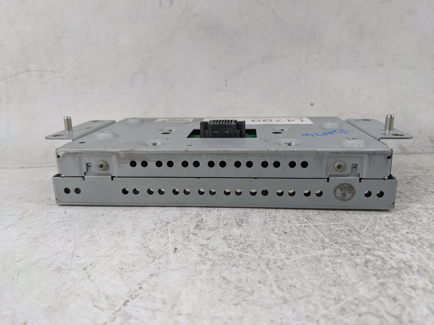 2011-2013 Ford Explorer Information Display Screen 1479916 - Oemusedautoparts1.com