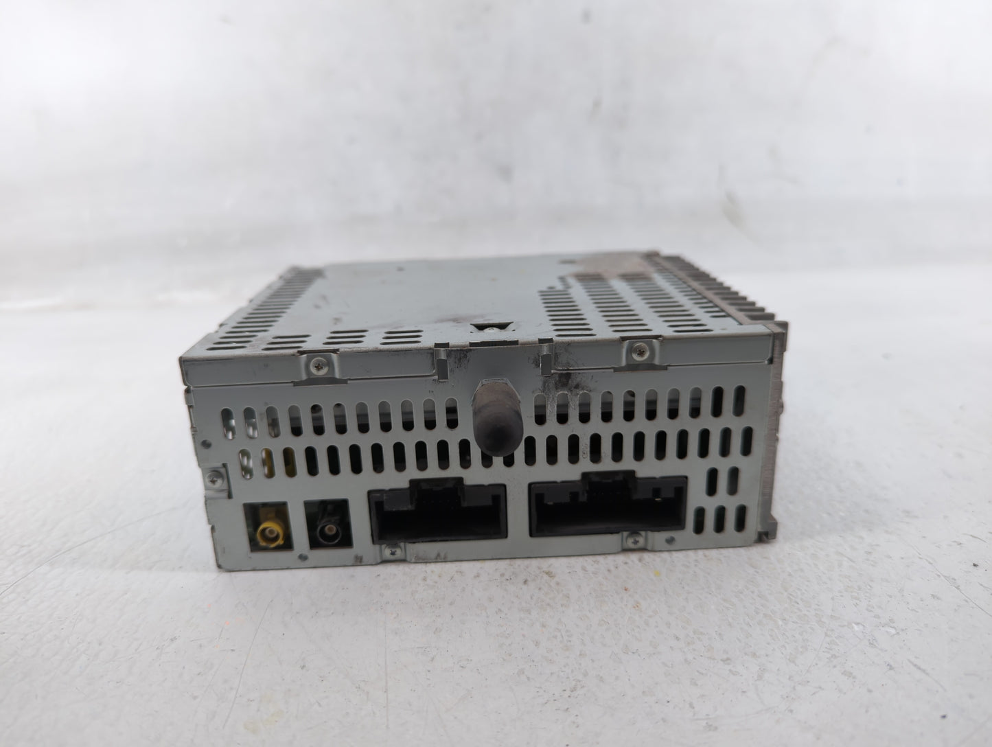 2013 Ford Explorer Radio AM FM Cd Player Receiver Replacement P/N:DB5T-19C107-AA Fits OEM Used Auto Parts - Oemusedautoparts