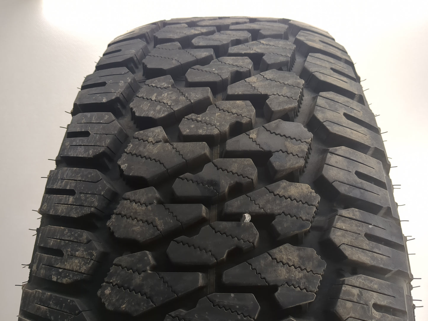 Used Tire LT275/65R18 FIRESTONE DESTINATION X/T 123/120S - Tread Depth 16/32 - Oemusedautoparts1.com