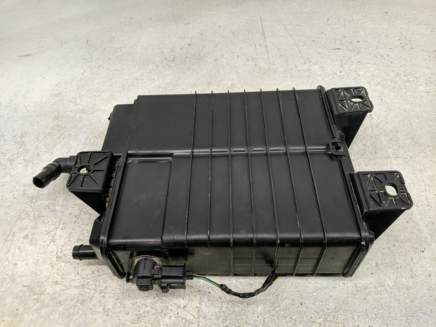 2013 Ford Focus Fuel Vapor Charcoal Canister 1357772 - Oemusedautoparts1.com