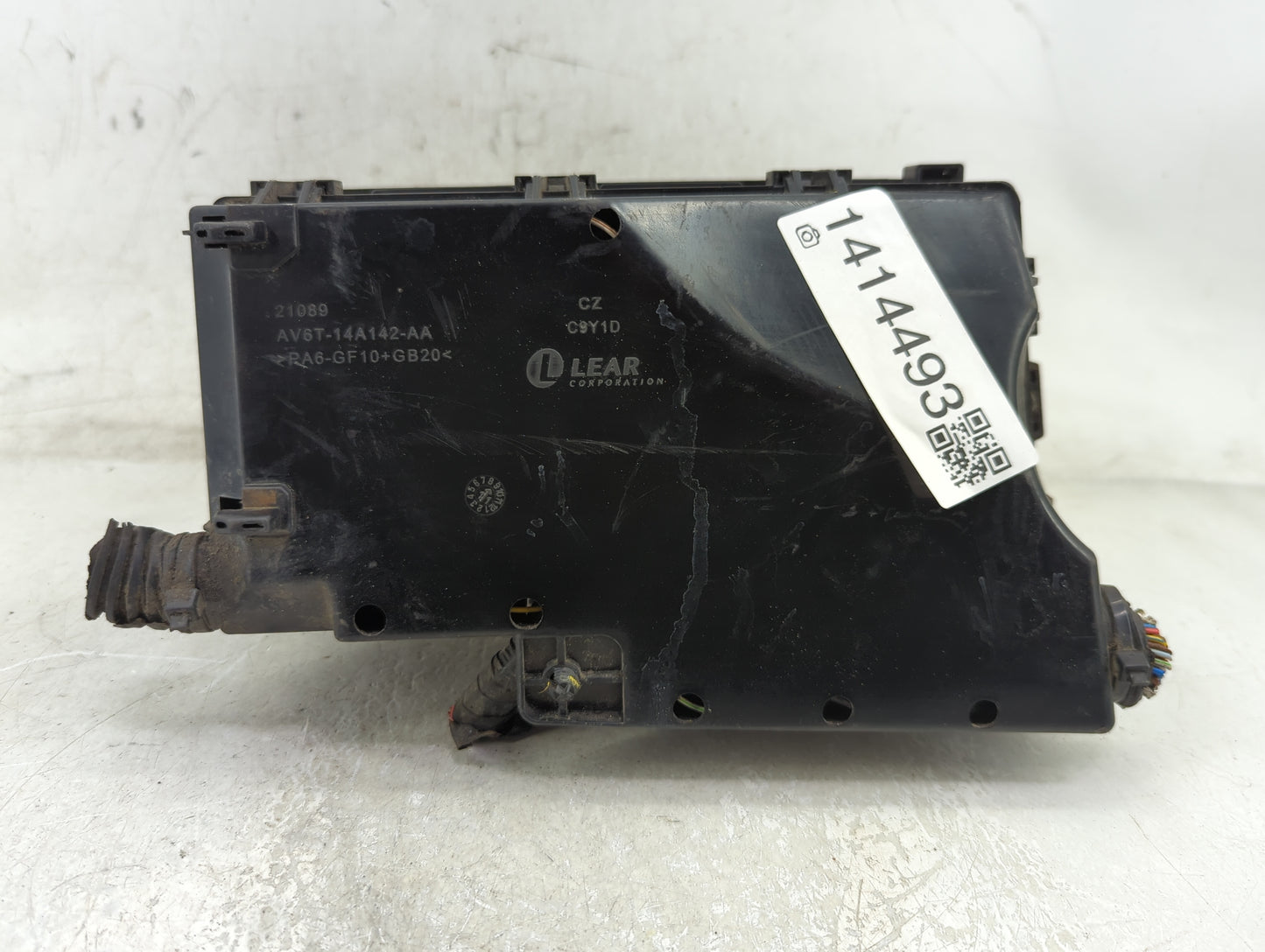 2012-2014 Ford Focus Fusebox Fuse Box Panel Relay Module P/N:AV6T-14A076-AB 19197 000 001, 21090 000 001 Fits Fits 2012 2013