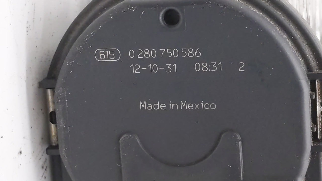 2012-2013 Ford Focus Throttle Body P/N:CM5E-9F991-AD CM5E-9F991-AC Fits Fits 2012 2013 2014 2015 2016 2017 OEM Used Auto Par