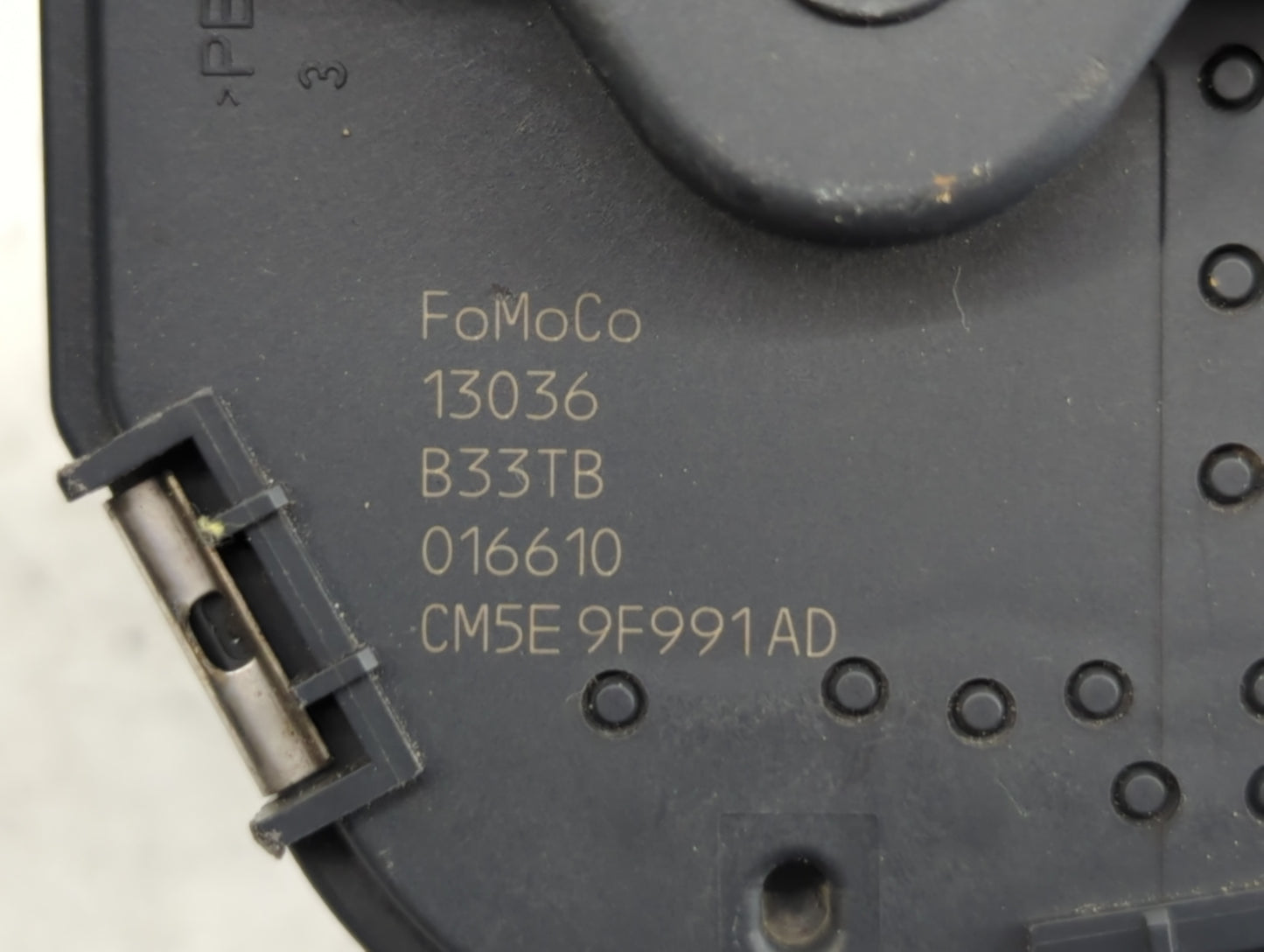 2012-2013 Ford Focus Throttle Body P/N:CM5E 9F991 AD Fits Fits 2012 2013 2014 2015 2016 2017 OEM Used Auto Parts - Oemusedau