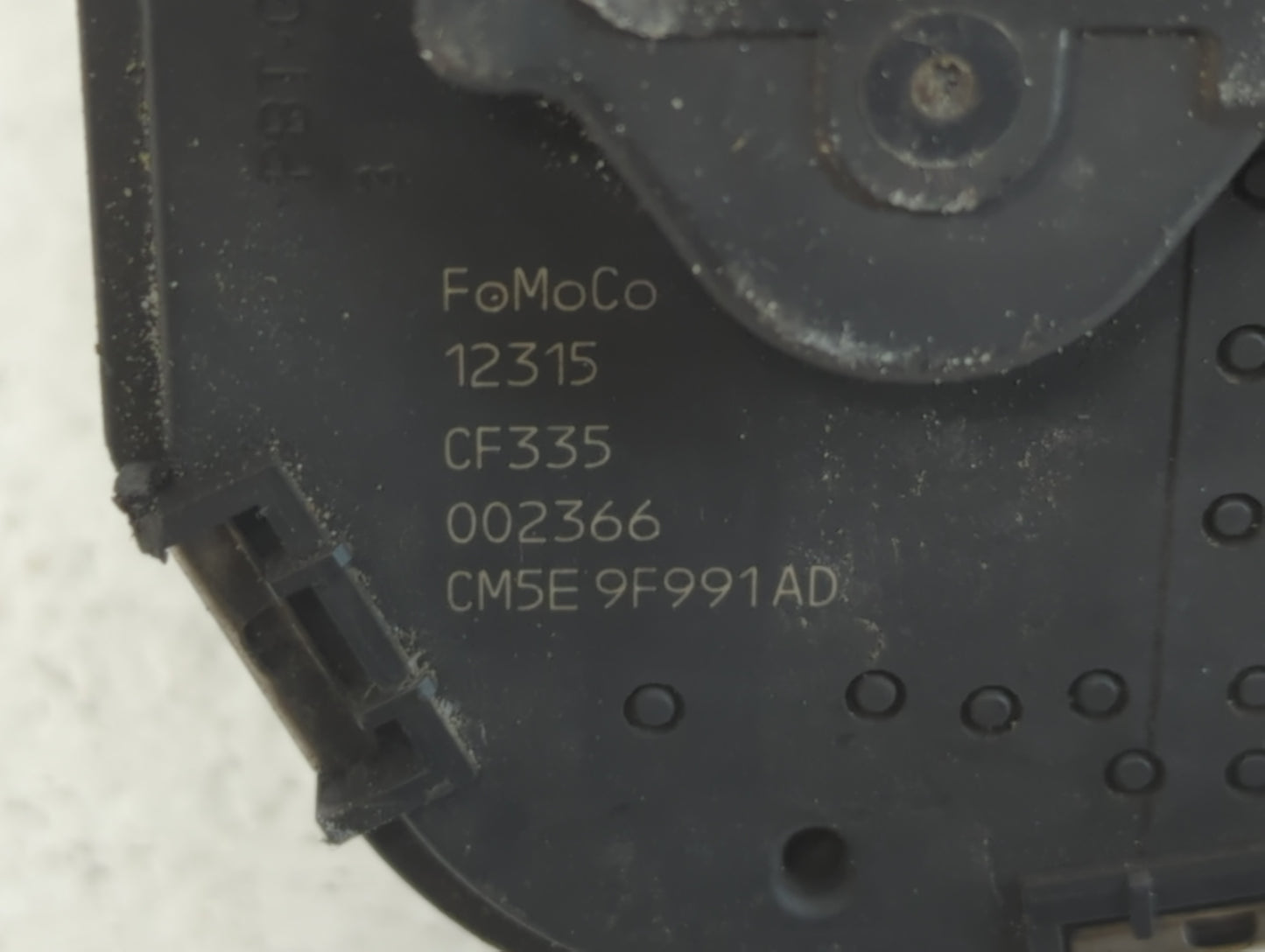 2012-2013 Ford Focus Throttle Body P/N:CM5E 9F991 AD Fits Fits 2012 2013 2014 2015 2016 2017 OEM Used Auto Parts - Oemusedau