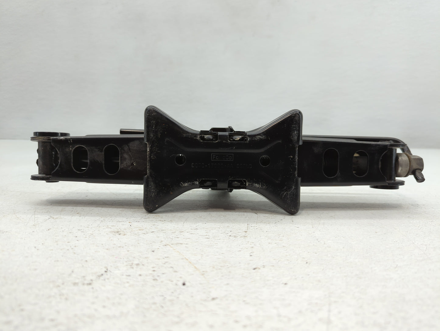 2013 Ford Fusion Spare Scissor Car Jack - Oemusedautoparts1.com