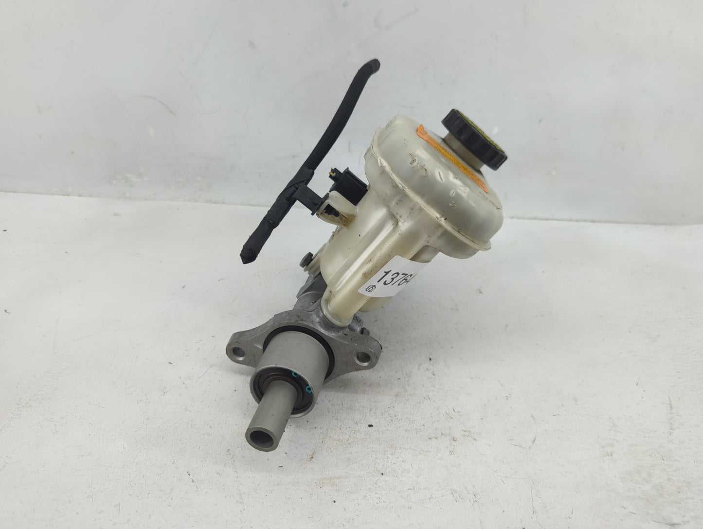 2013-2019 Ford Taurus Brake Master Cylinder 1376416 - Oemusedautoparts1.com