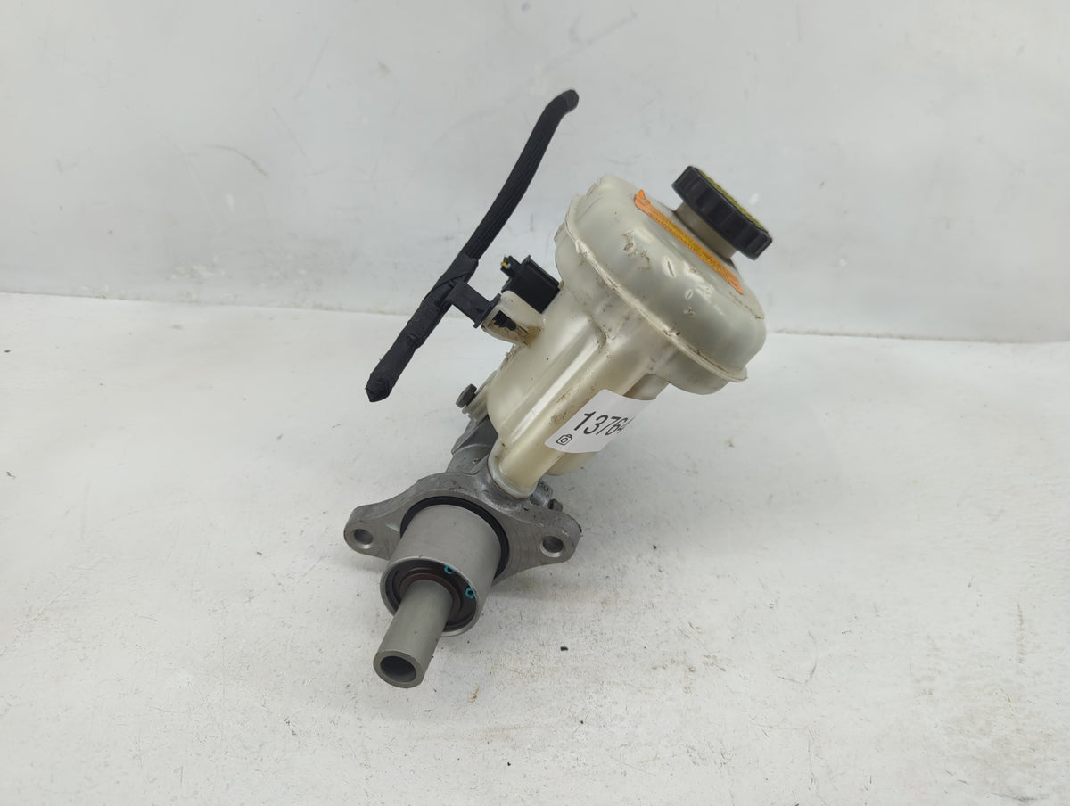 2013-2019 Ford Taurus Brake Master Cylinder 1376416 - Oemusedautoparts1.com