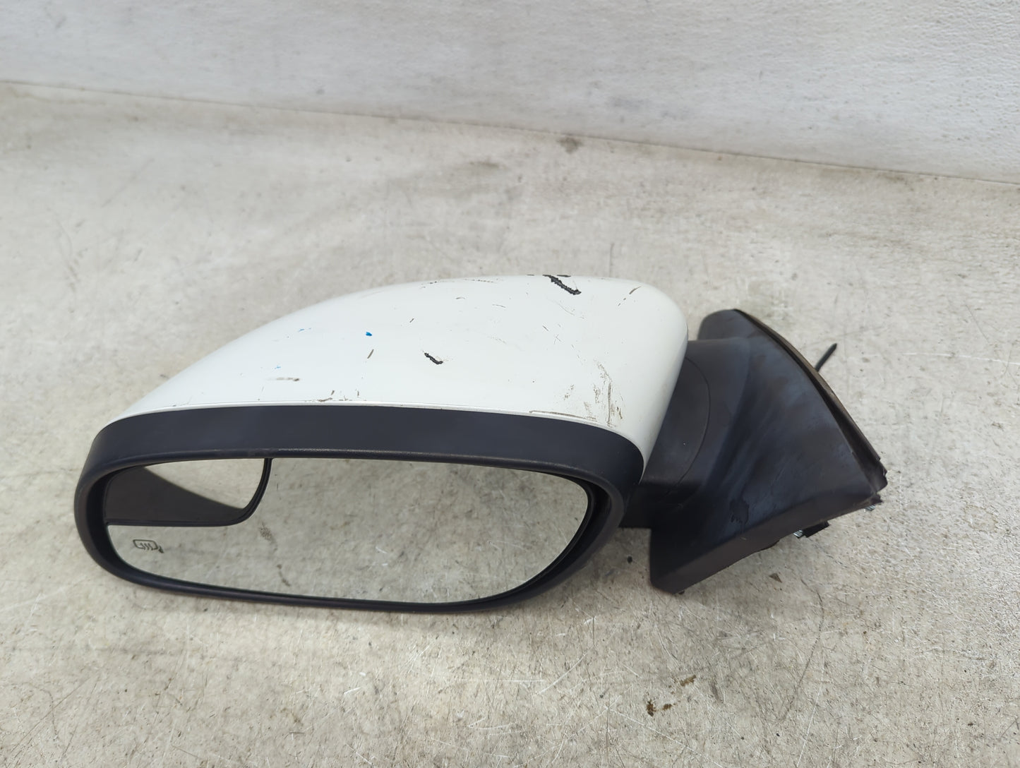 2010-2019 Ford Taurus Driver Side View Mirror - Left Door Mirror OEM Used - Oemusedautoparts1.com
