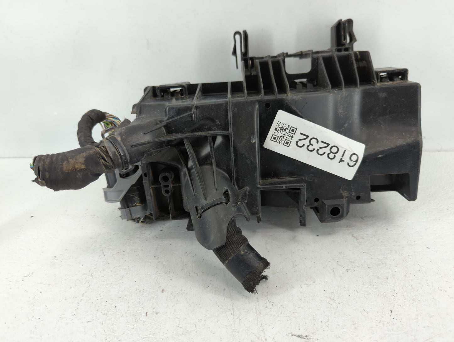 2013-2016 Ford Taurus Fusebox Fuse Box Panel Relay Module P/N:DG1T-14A003-BA Fits Fits 2013 2014 2015 2016 OEM Used Auto Par