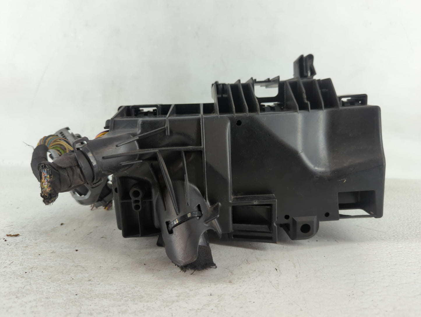 2013-2016 Ford Taurus Fusebox Fuse Box Panel Relay Module P/N:DG1T-14A003-BA Fits Fits 2013 2014 2015 2016 OEM Used Auto Par