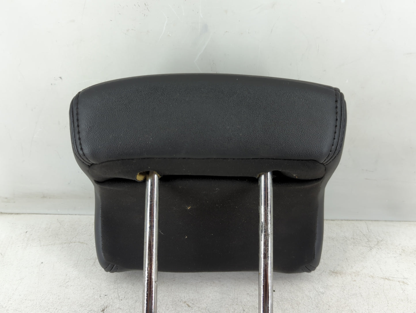 2013 Ford Taurus Headrest Head Rest Rear Center Seat Fits OEM Used Auto Parts - Oemusedautoparts1.com