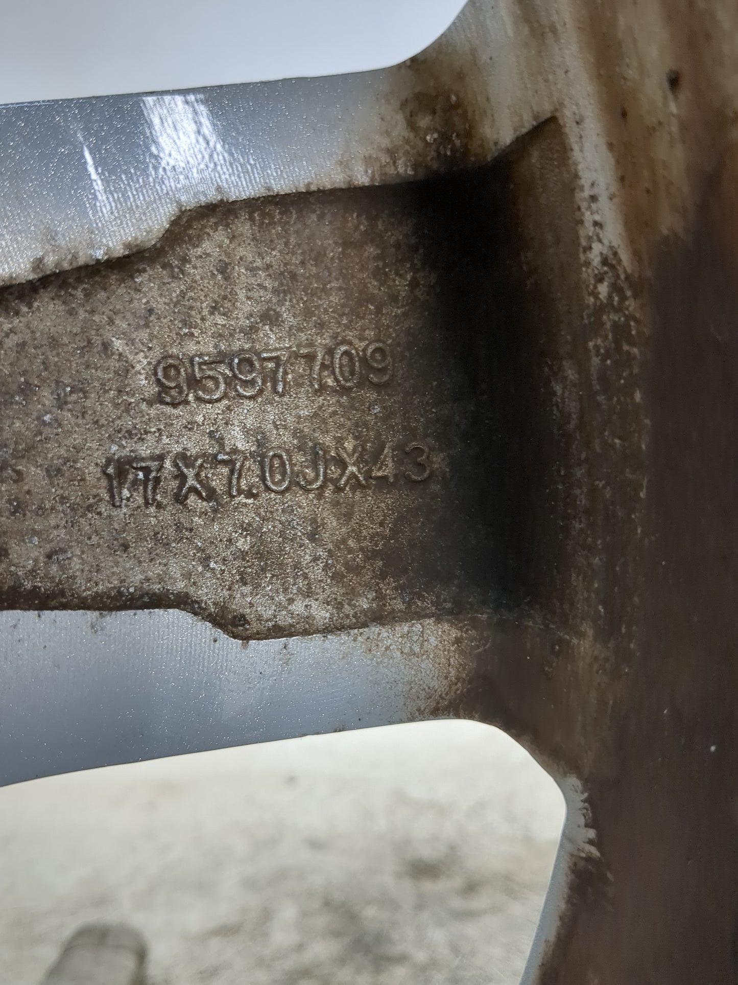 2010-2013 Gmc Terrain Oem Wheel Rim 1351825 - Oemusedautoparts1.com