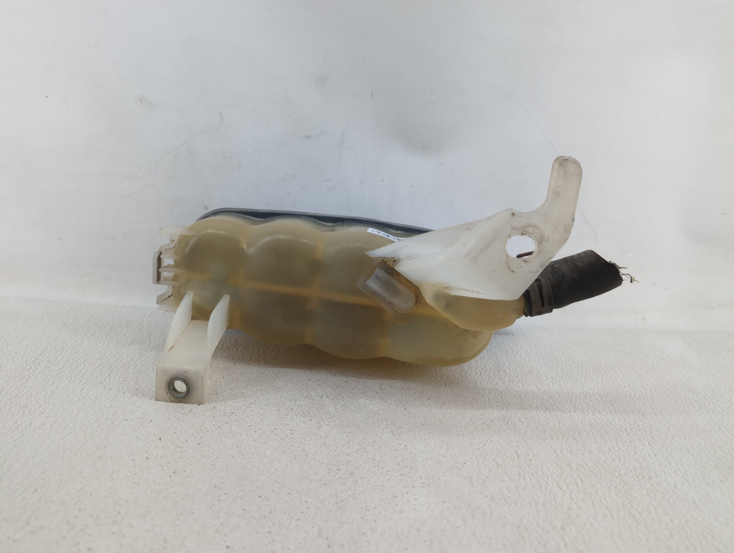 Gmc Yukon Xl Radiator Coolant Overflow Expansion Tank Bottle - Oemusedautoparts1.com