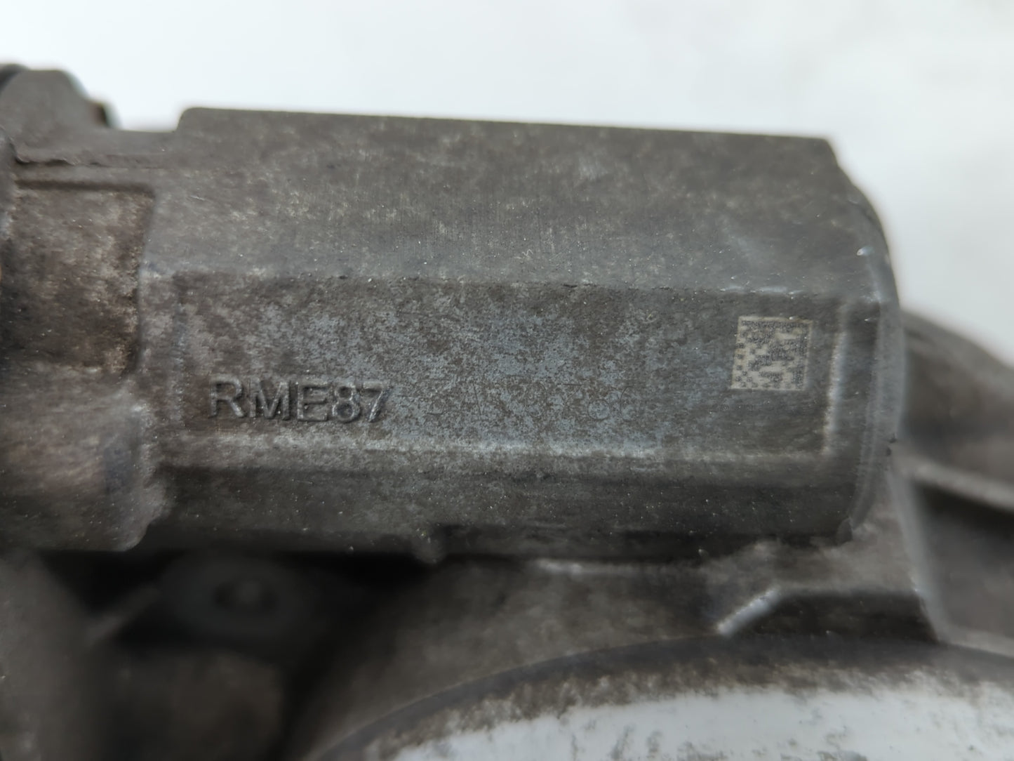 2009-2014 Gmc Yukon Xl 1500 Throttle Body P/N:RME87 Fits Fits 2009 2010 2011 2012 2013 2014 2015 OEM Used Auto Parts - Oemus