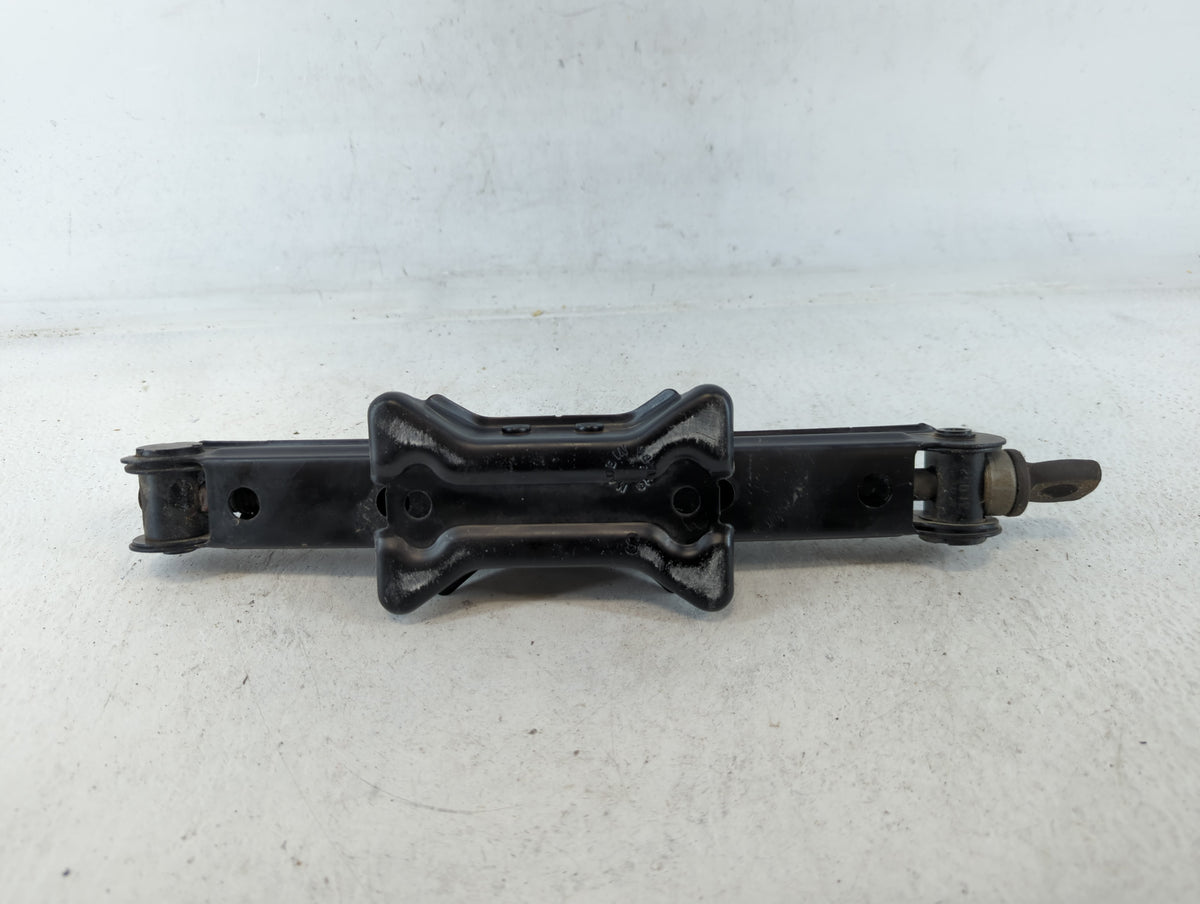 2013 Honda Civic Spare Scissor Car Jack 689999 - Oemusedautoparts1.com
