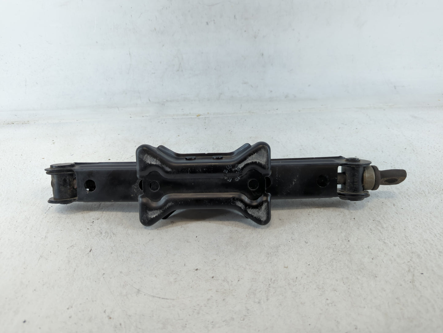 2013 Honda Civic Spare Scissor Car Jack 689999 - Oemusedautoparts1.com