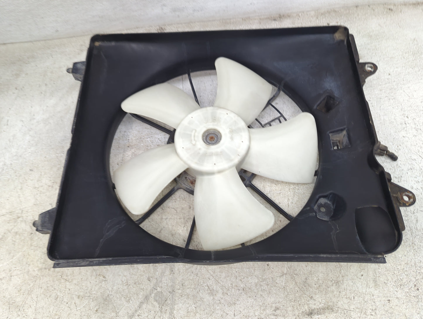 2013 Honda Crv Electric Radiator Cooling Fan Motor Assembly Fits Fits 2012 2014 OEM Used Auto Parts - Oemusedautoparts1.com