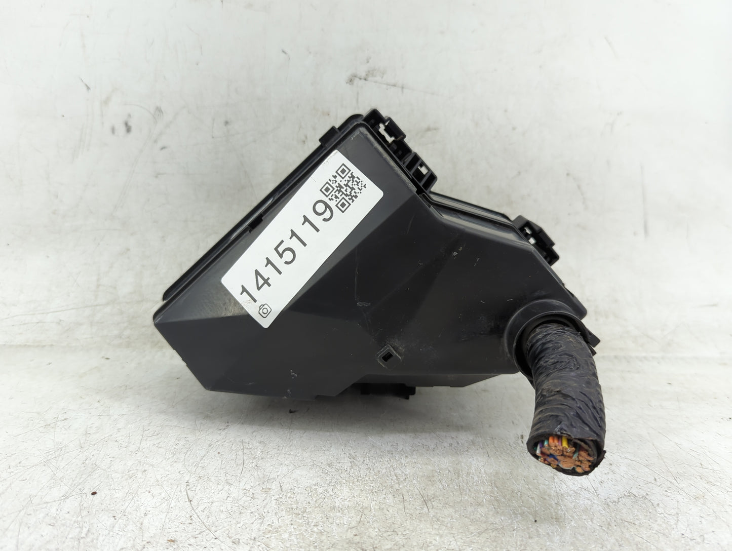 2012-2015 Honda Pilot Fusebox Fuse Box Panel Relay Module P/N:SZA-A521 Fits Fits 2012 2013 2014 2015 OEM Used Auto Parts - O