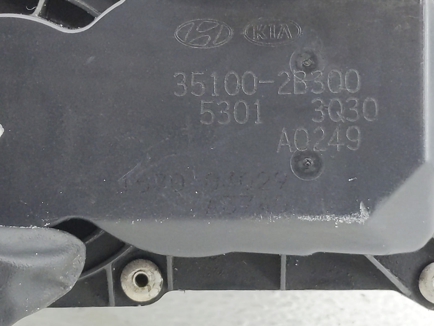 2012-2019 Hyundai Accent Throttle Body P/N:35100-2B300 Fits Fits 2012 2013 2014 2015 2016 2017 2018 2019 OEM Used Auto Parts