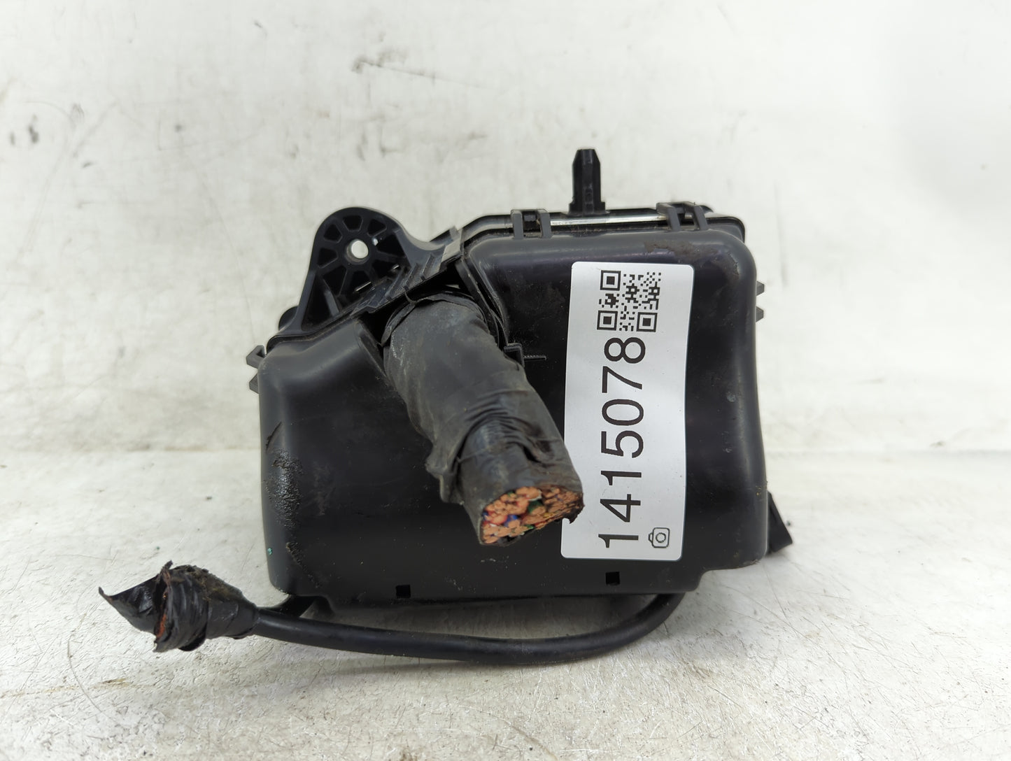 2013-2014 Hyundai Accent Fusebox Fuse Box Panel Relay Module Fits Fits 2013 2014 OEM Used Auto Parts - Oemusedautoparts1.com