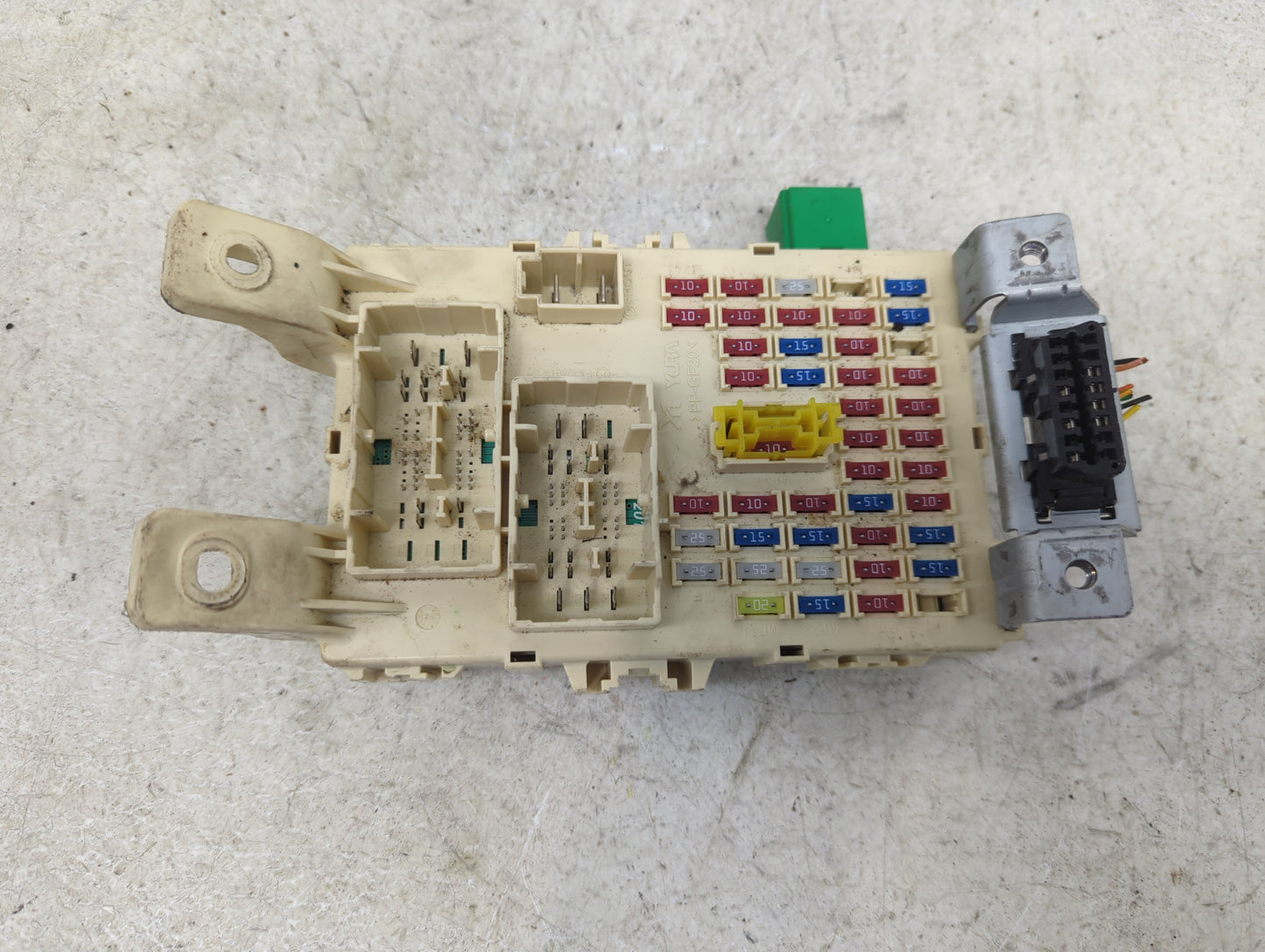 2013 Hyundai Accent Fusebox Fuse Box Panel Relay Module P/N:91950-1R542 10-13904-002, 95240-3X130 Fits OEM Used Auto Parts -