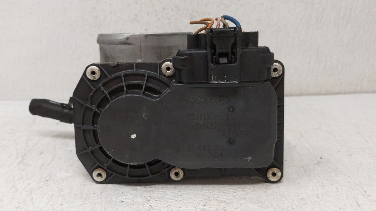 2012-2019 Hyundai Accent Throttle Body P/N:35100-2B300 Fits Fits 2012 2013 2014 2015 2016 2017 2018 2019 OEM Used Auto Parts
