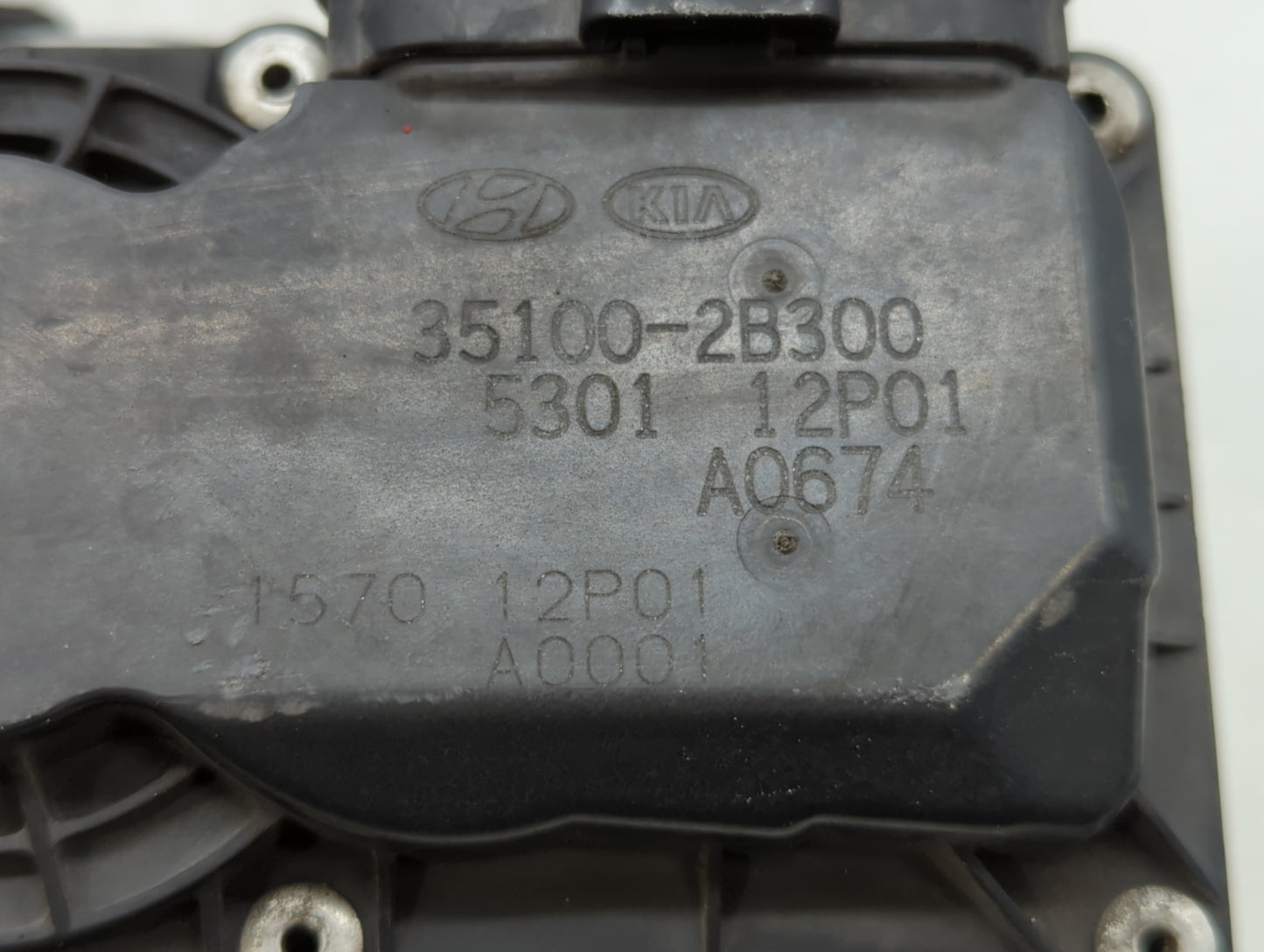 2012-2019 Hyundai Accent Throttle Body P/N:35100-2B300 Fits Fits 2012 2013 2014 2015 2016 2017 2018 2019 OEM Used Auto Parts