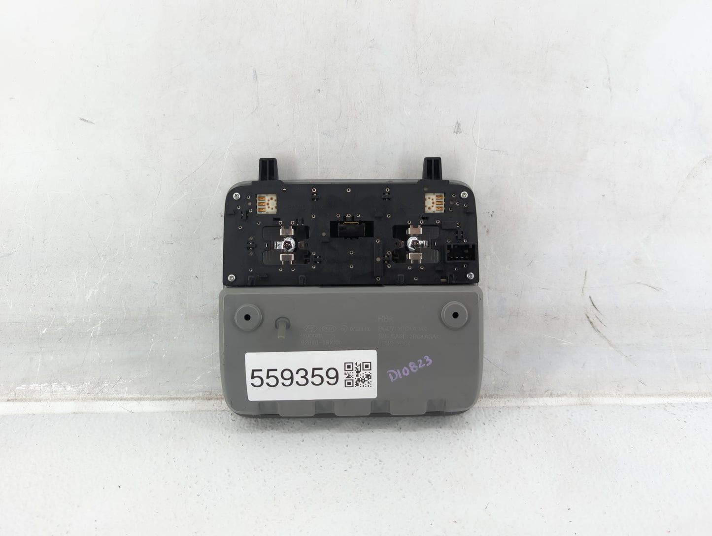 2012-2017 Hyundai Accent Overhead Roof Console 559359 - Oemusedautoparts1.com