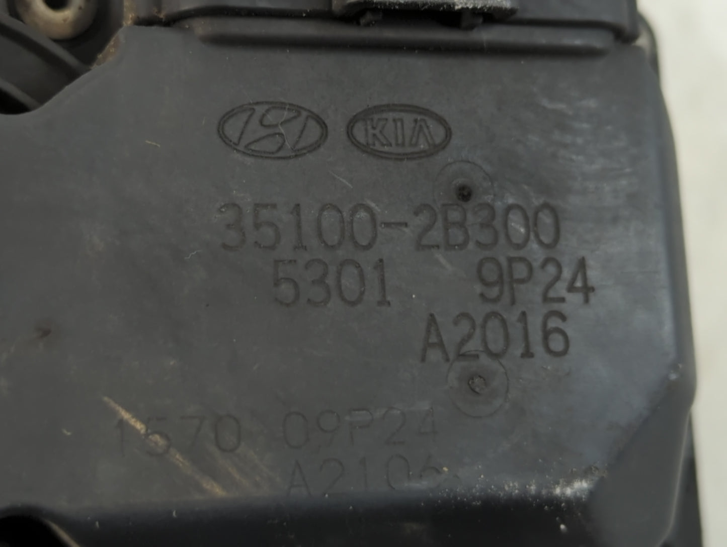 2012-2019 Hyundai Accent Throttle Body P/N:35100-2B300 Fits Fits 2012 2013 2014 2015 2016 2017 2018 2019 OEM Used Auto Parts
