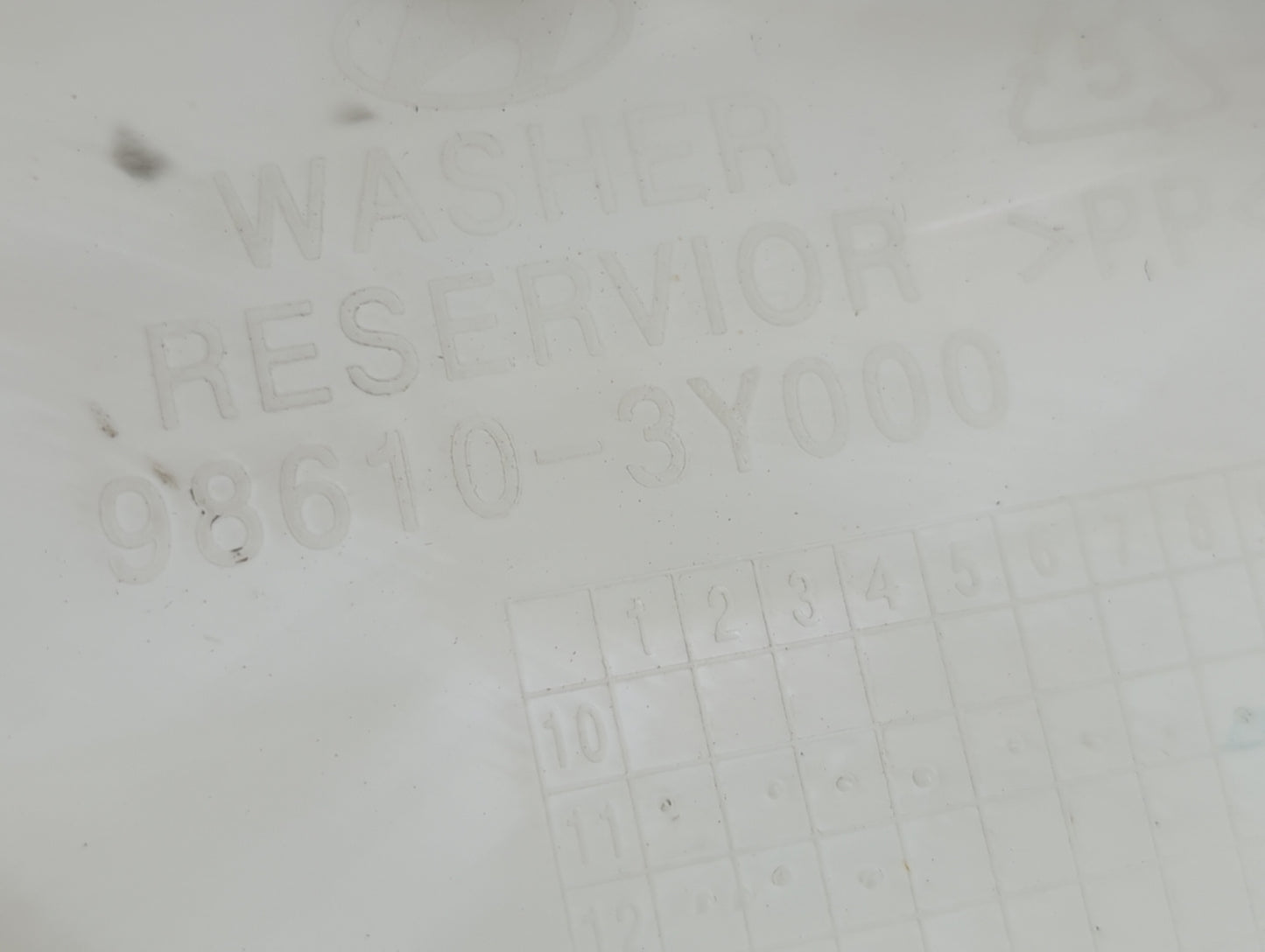 2011-2013 Hyundai Elantra Windshield Washer Fluid Reservoir Bottle Oem 1459567 - Oemusedautoparts1.com