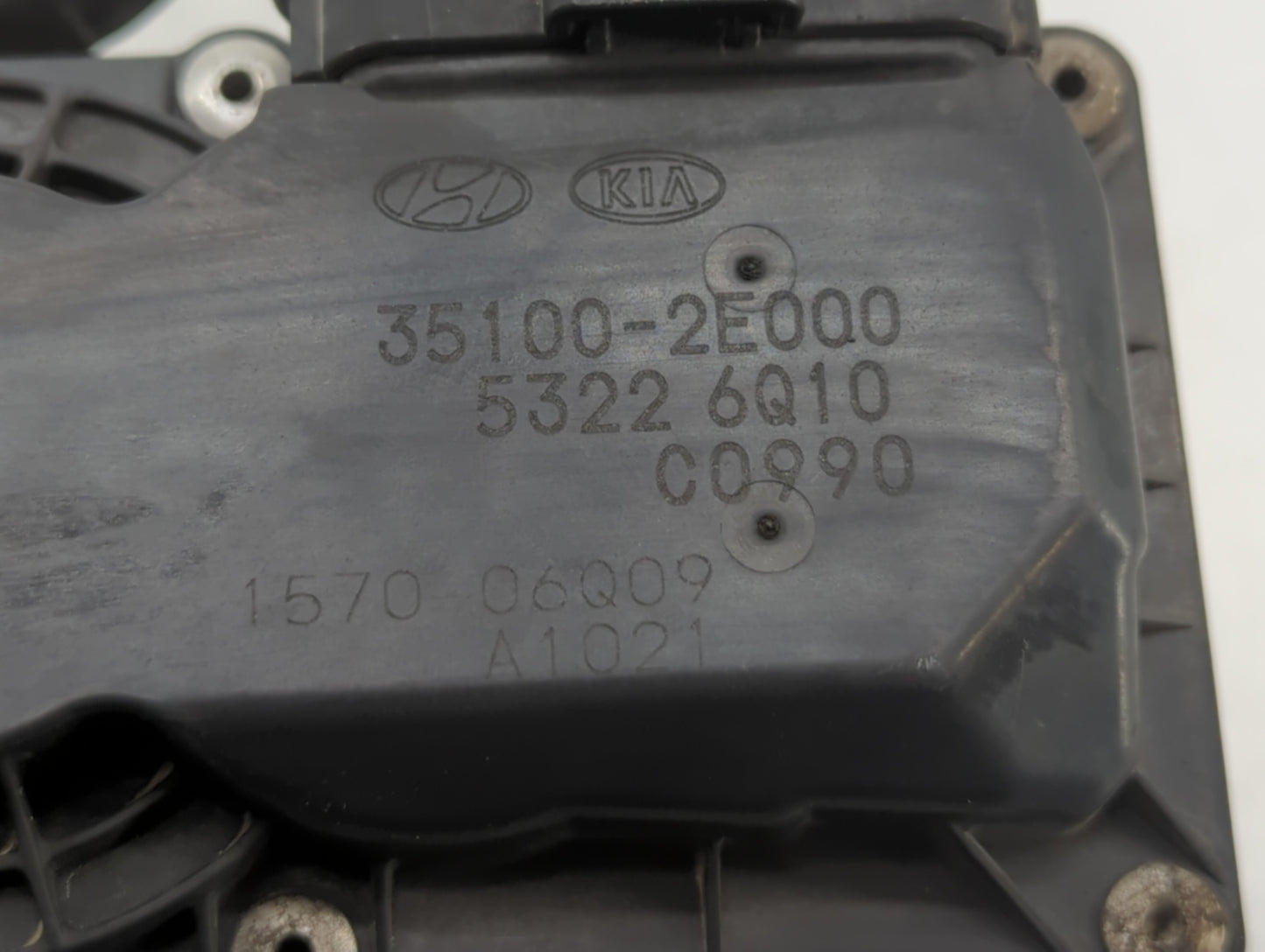 2013-2014 Hyundai Elantra Throttle Body P/N:35100-2E400 35100-2E000 Fits Fits 2012 2013 2014 2015 2016 2018 2019 OEM Used Au