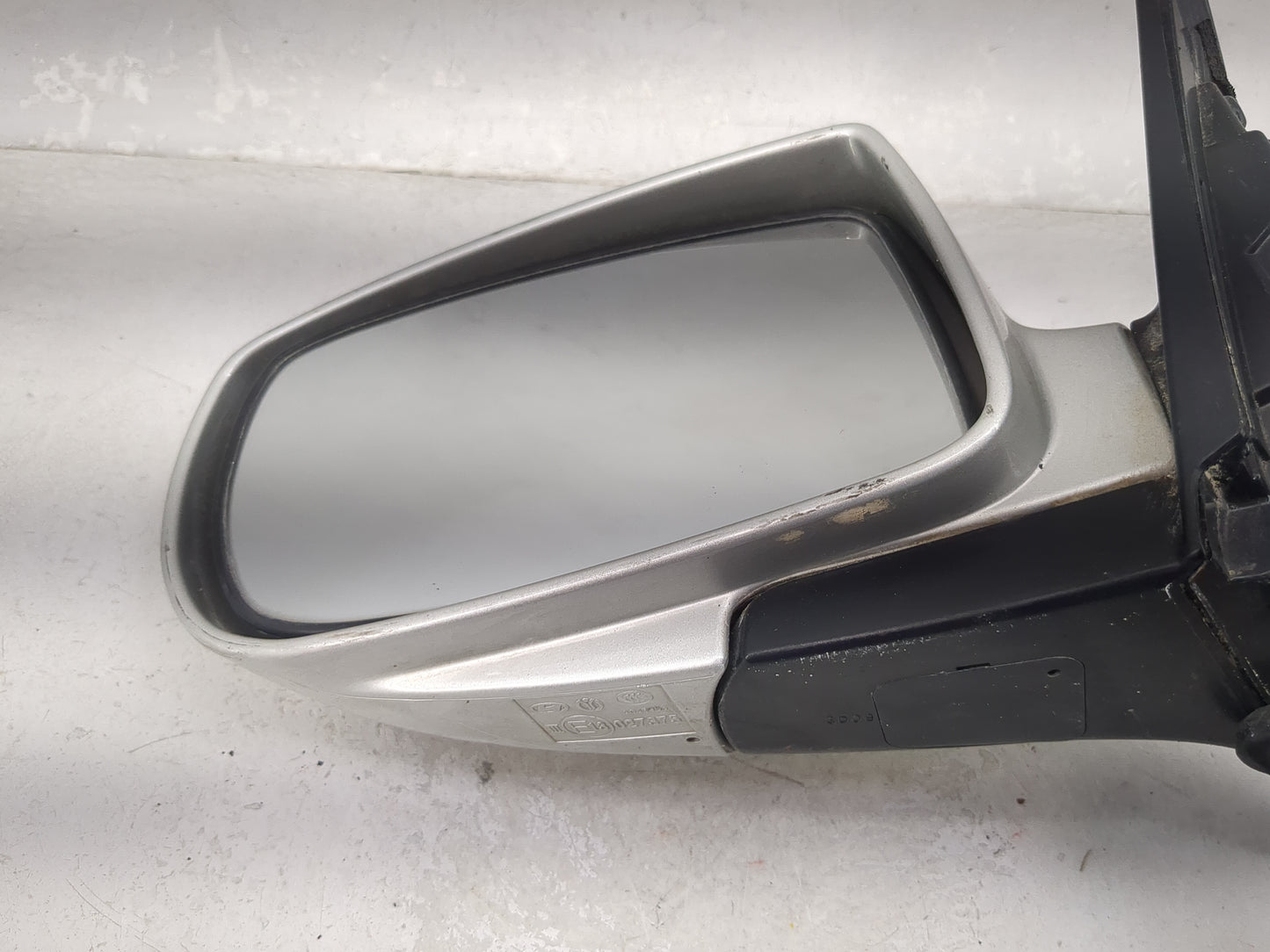 2009-2016 Hyundai Genesis Driver Side View Mirror - Left Door Mirror OEM Used - Oemusedautoparts1.com