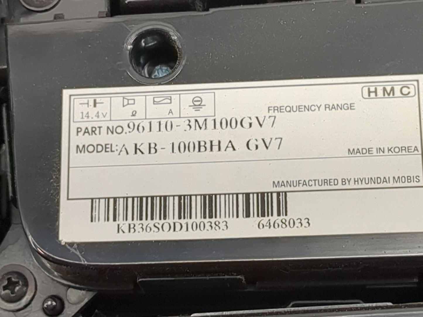 2009-2014 Hyundai Genesis Radio AM FM Cd Player Receiver Replacement P/N:96110-3M100GV7 KB-100BHAGV7 Fits OEM Used Auto Part