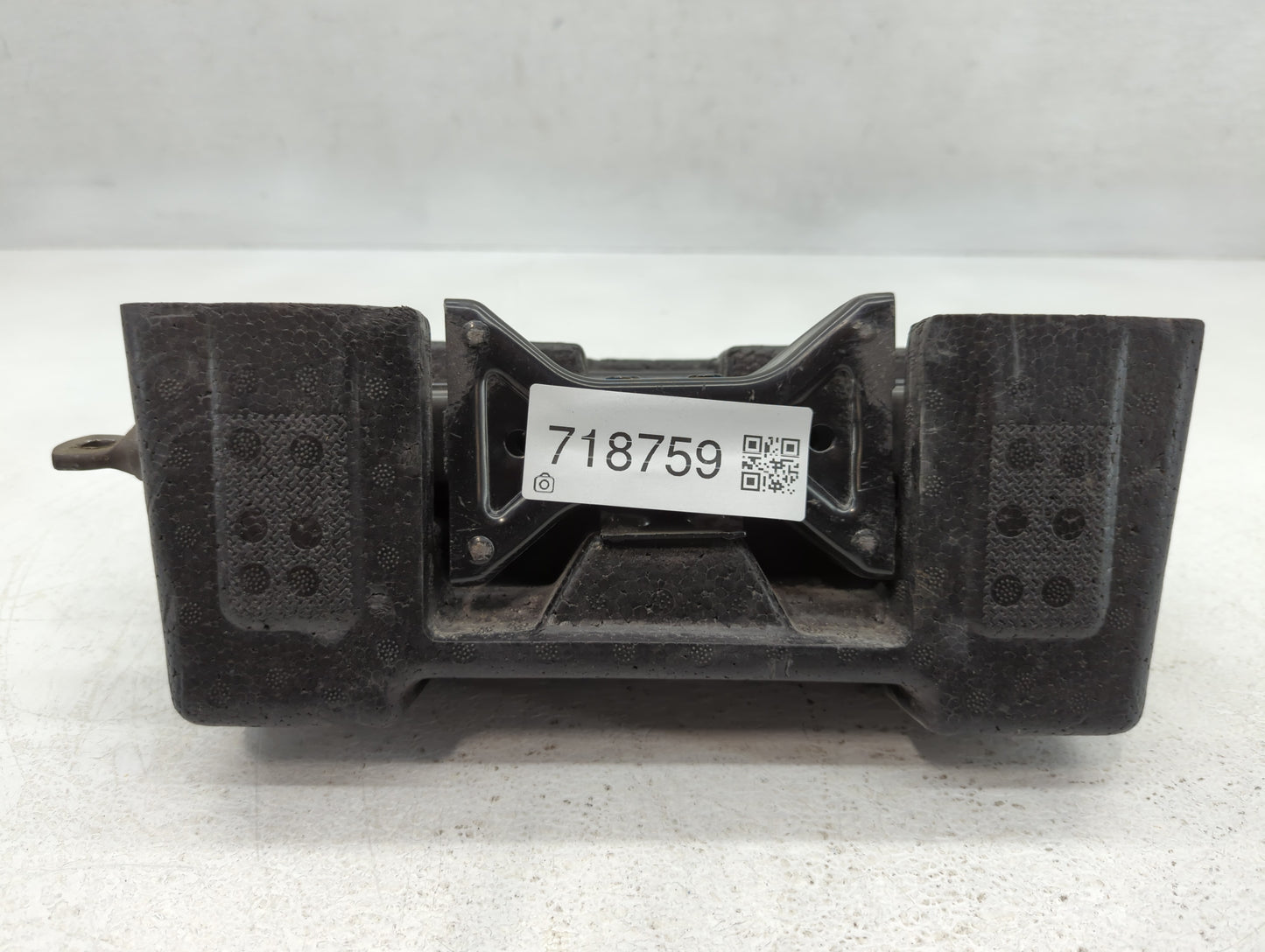 2013 Hyundai Genesis Spare Scissor Car Jack 718759 - Oemusedautoparts1.com