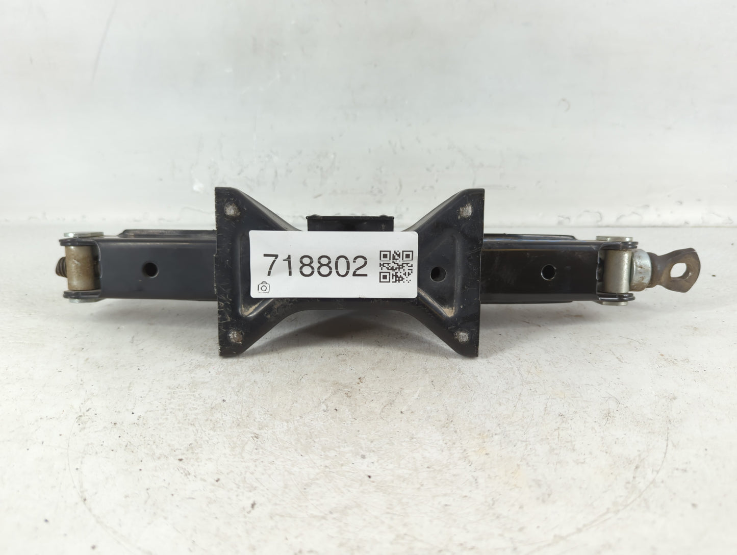 2013 Hyundai Genesis Spare Scissor Car Jack 718802 - Oemusedautoparts1.com