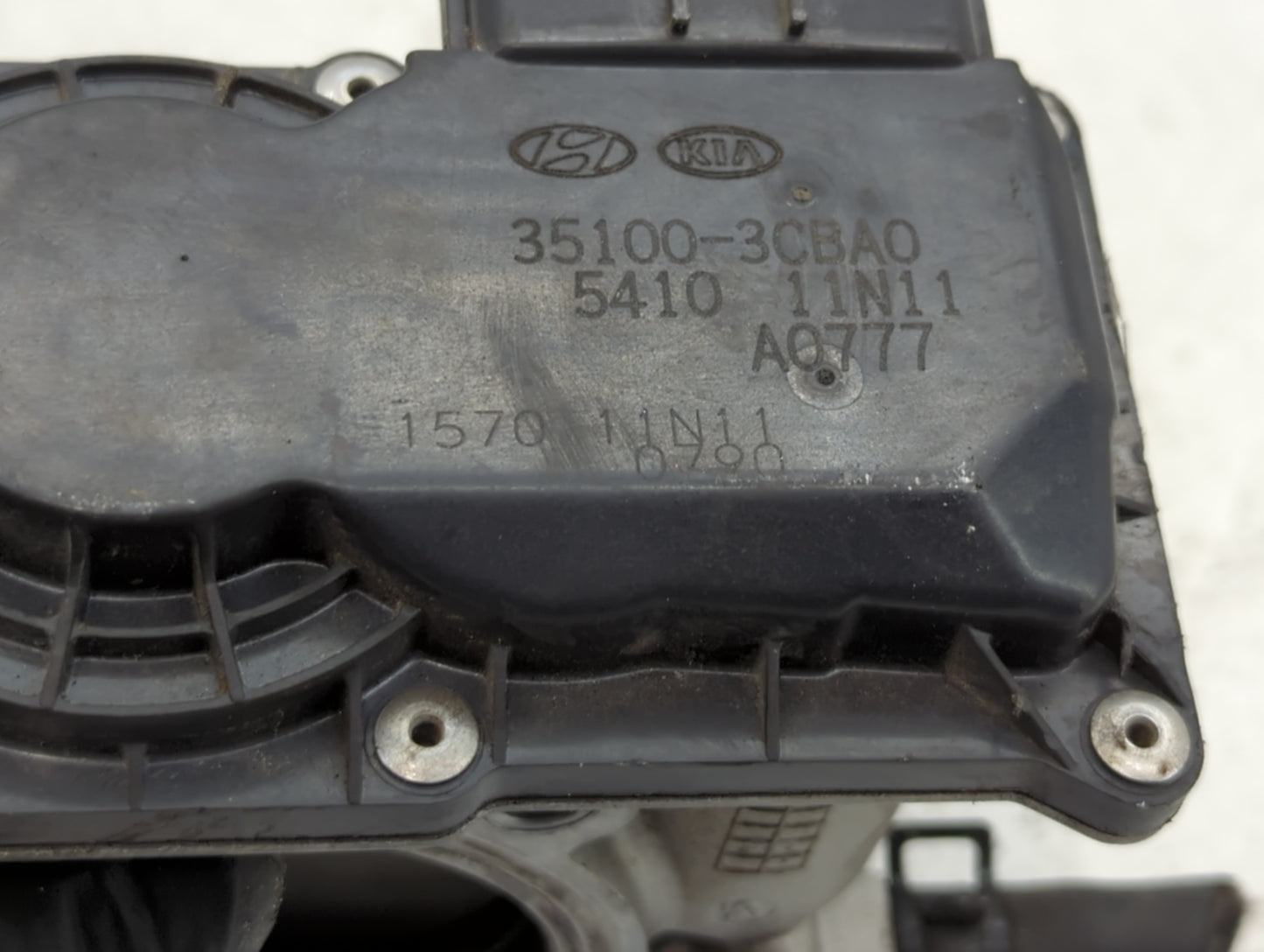 2012-2014 Hyundai Genesis Throttle Body P/N:35100-3CBA0 Fits Fits 2012 2013 2014 OEM Used Auto Parts - Oemusedautoparts1.com