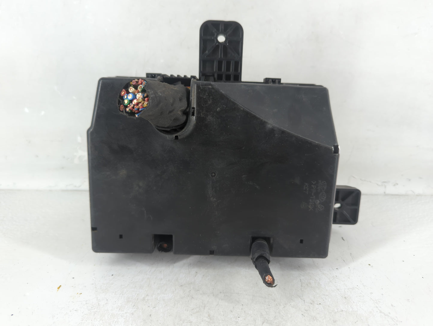 2013-2014 Hyundai Genesis Fusebox Fuse Box Panel Relay Module P/N:912642M561 Fits Fits 2013 2014 OEM Used Auto Parts - Oemus