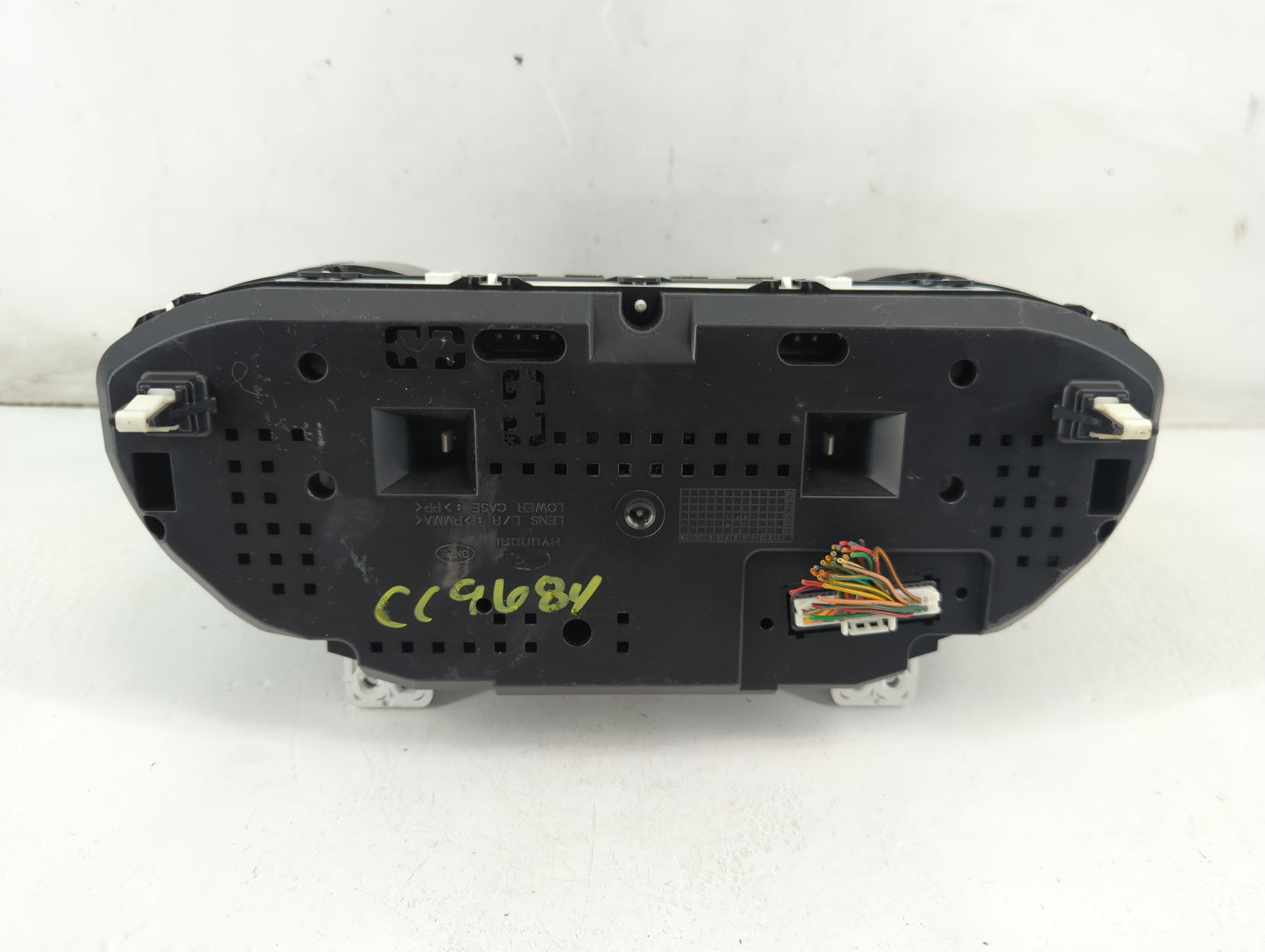2013-2014 Hyundai Santa Fe Instrument Cluster Speedometer Gauges P/N:94001-B8041 Fits Fits 2013 2014 OEM Used Auto Parts - O