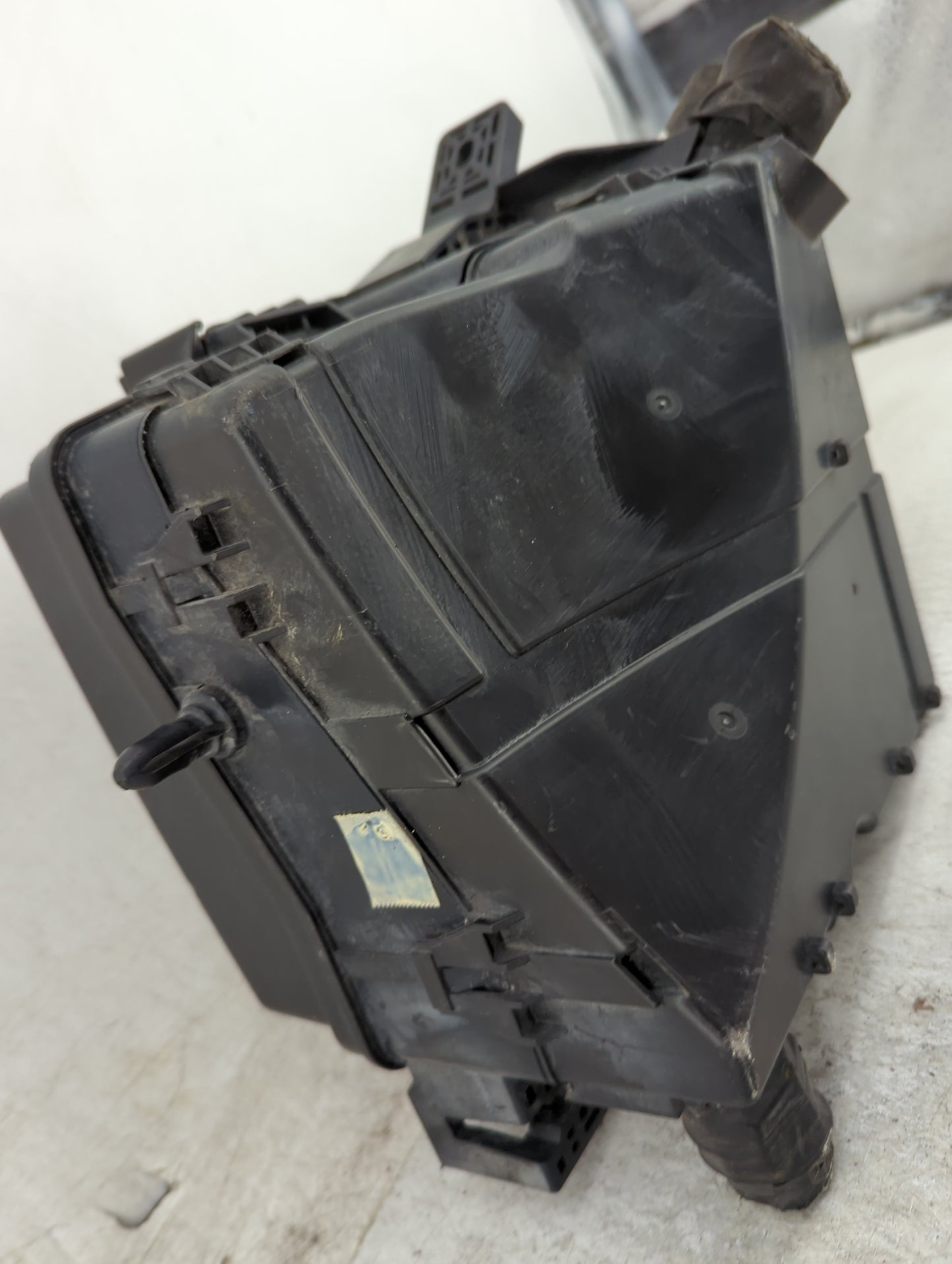 2013 Hyundai Santa Fe Fusebox Fuse Box Panel Relay Module Fits OEM Used Auto Parts - Oemusedautoparts1.com