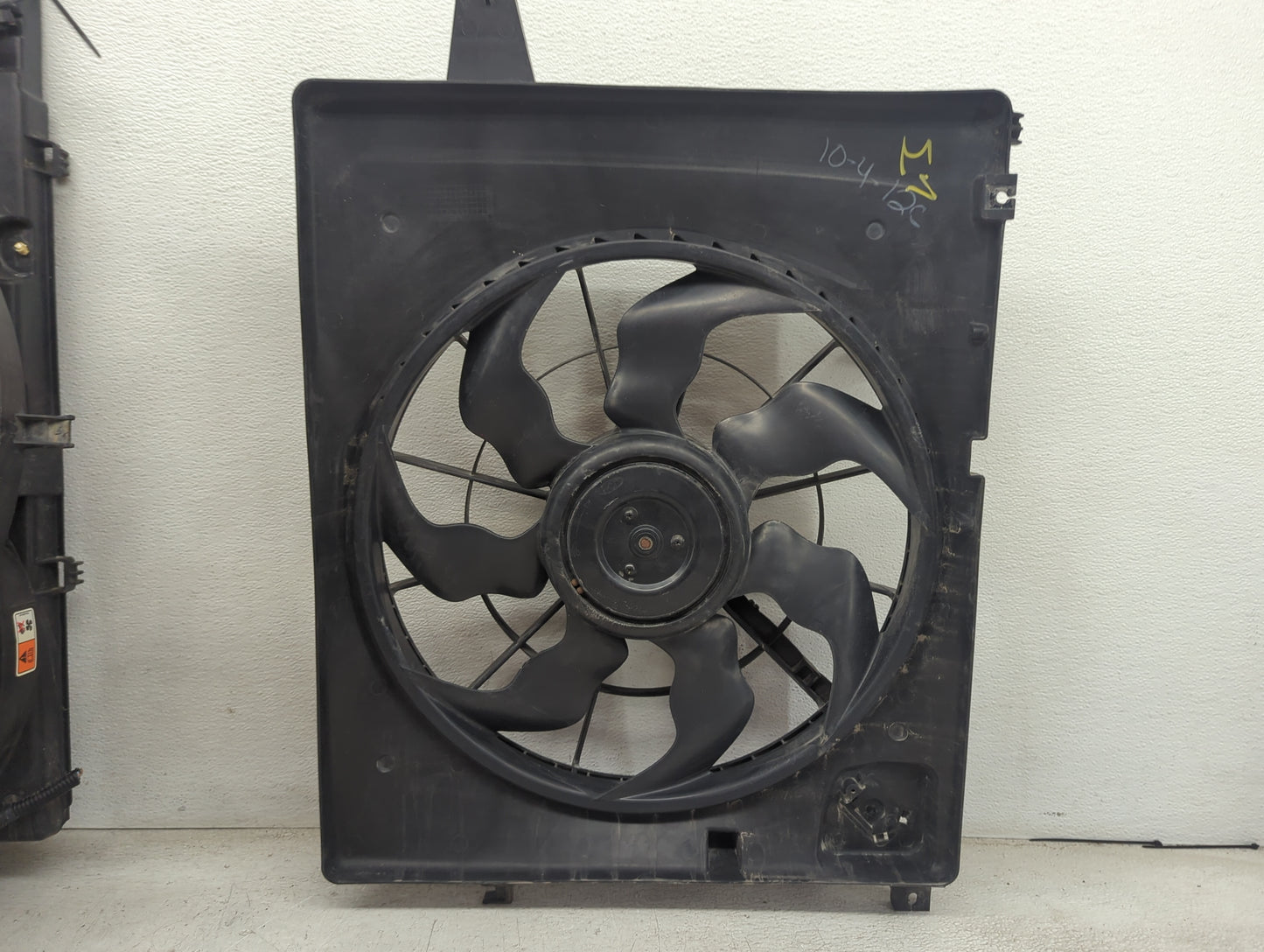 2013 Hyundai Santa Fe Electric Radiator Cooling Fan Motor Assembly Fits OEM Used Auto Parts - Oemusedautoparts1.com