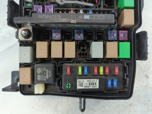 2013 Hyundai Santa Fe Fusebox Fuse Box Panel Relay Module P/N:VSP73320701872110053 Fits OEM Used Auto Parts