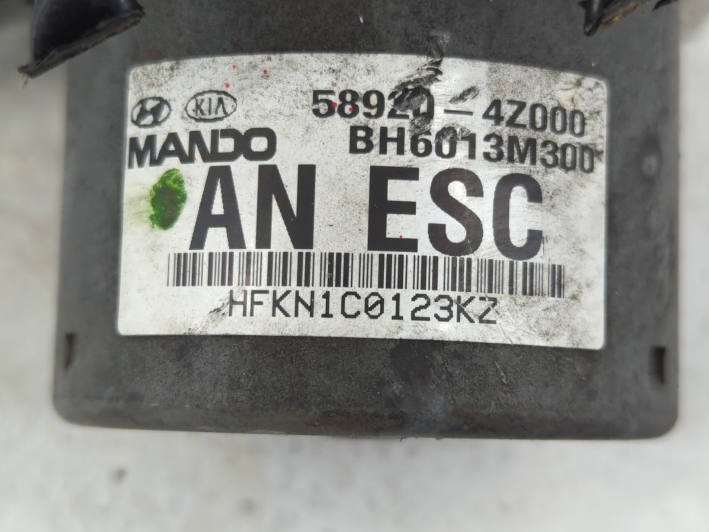 2013 Hyundai Santa Fe ABS Pump Control Module Replacement P/N:BH6013M300 58920-4Z000 Fits OEM Used Auto Parts - Oemusedautop